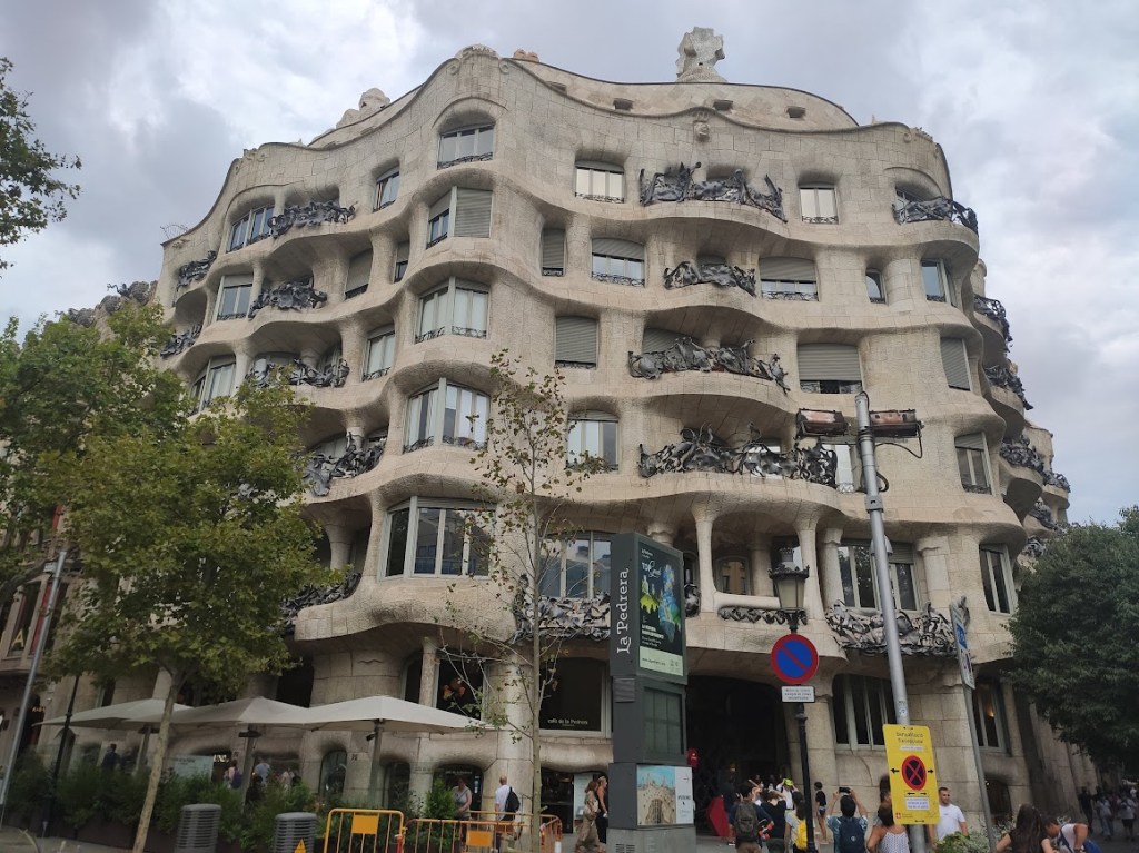 Wavy stone façade of Casa Milà in Barcelona, featuring wrought-iron balconies and organic curves designed by Antoni Gaudí