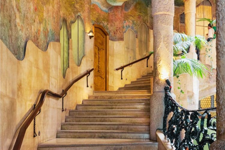 Wavy stone façade of Casa Milà in Barcelona, featuring wrought-iron balconies and organic curves designed by Antoni Gaudí