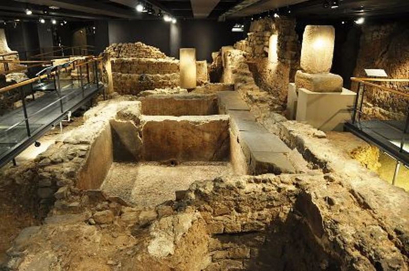 MUHBA Domus Avinyรณ underground Roman ruins in Barcelona Gothic Quarter, mosaics and ancient houses
